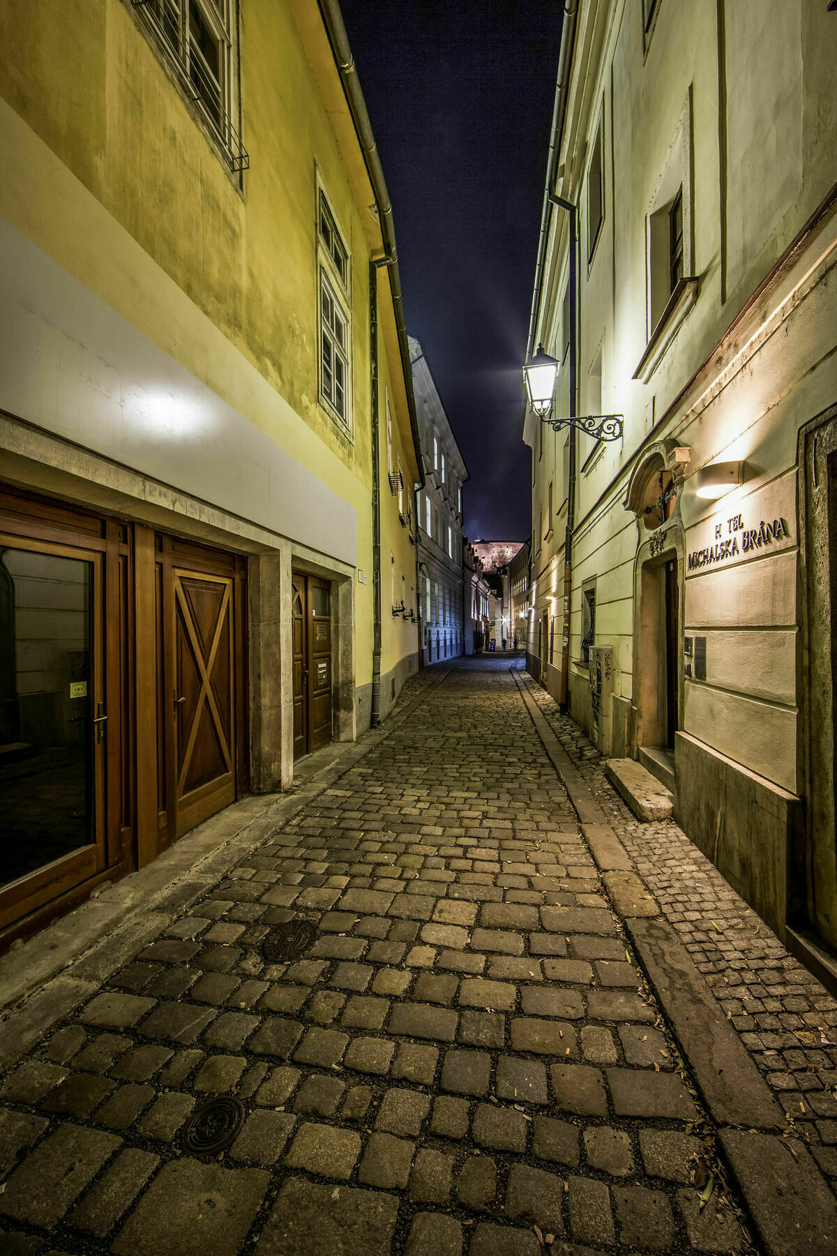 Aplend City Bastova 1 Bratislava Bagian luar foto